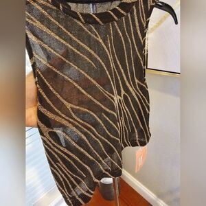 Black and gold crop top